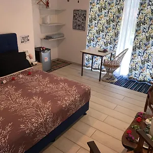 A Tomo Mai Homestay, Close To Airport, Private Bathroom Free Parking And Wifi With High Connection And Breakfast Optional , Fa'a'ā Polynésie française
